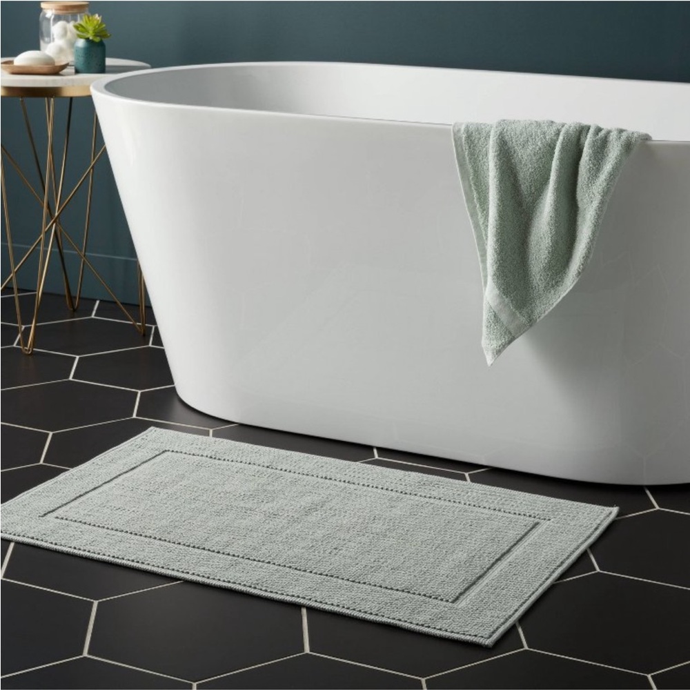 THRESHOLD NWT spa plush bath mat -sage green -21x34